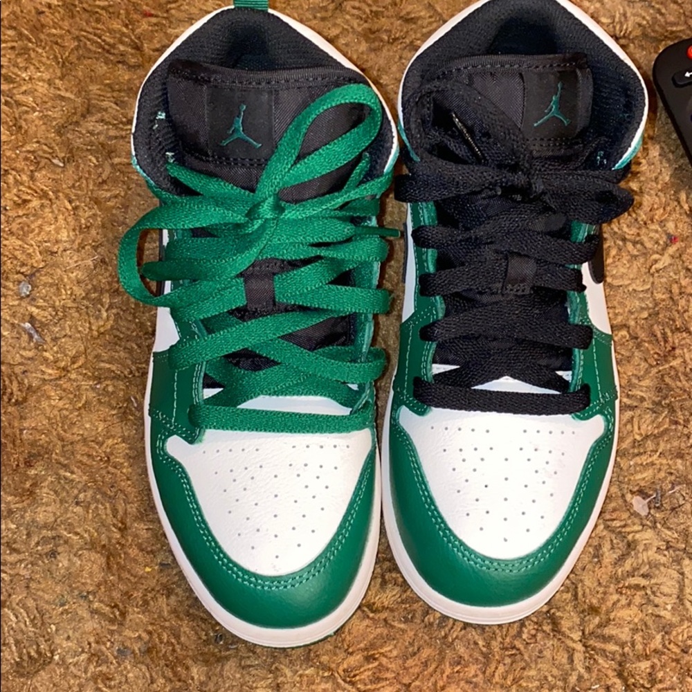 Kid Jordan 1s Green and black